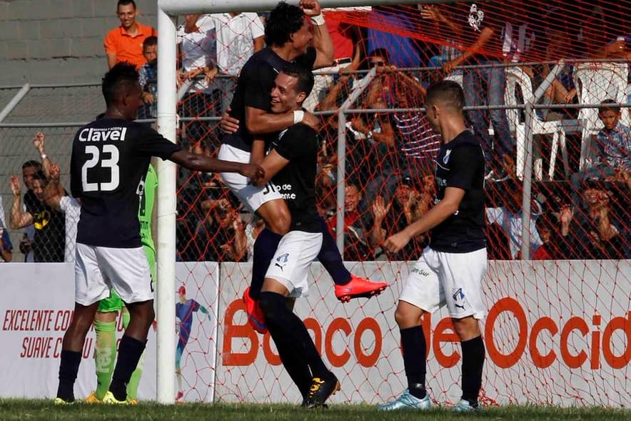 Honduras Progreso mantiene el liderato al golear a Motagua