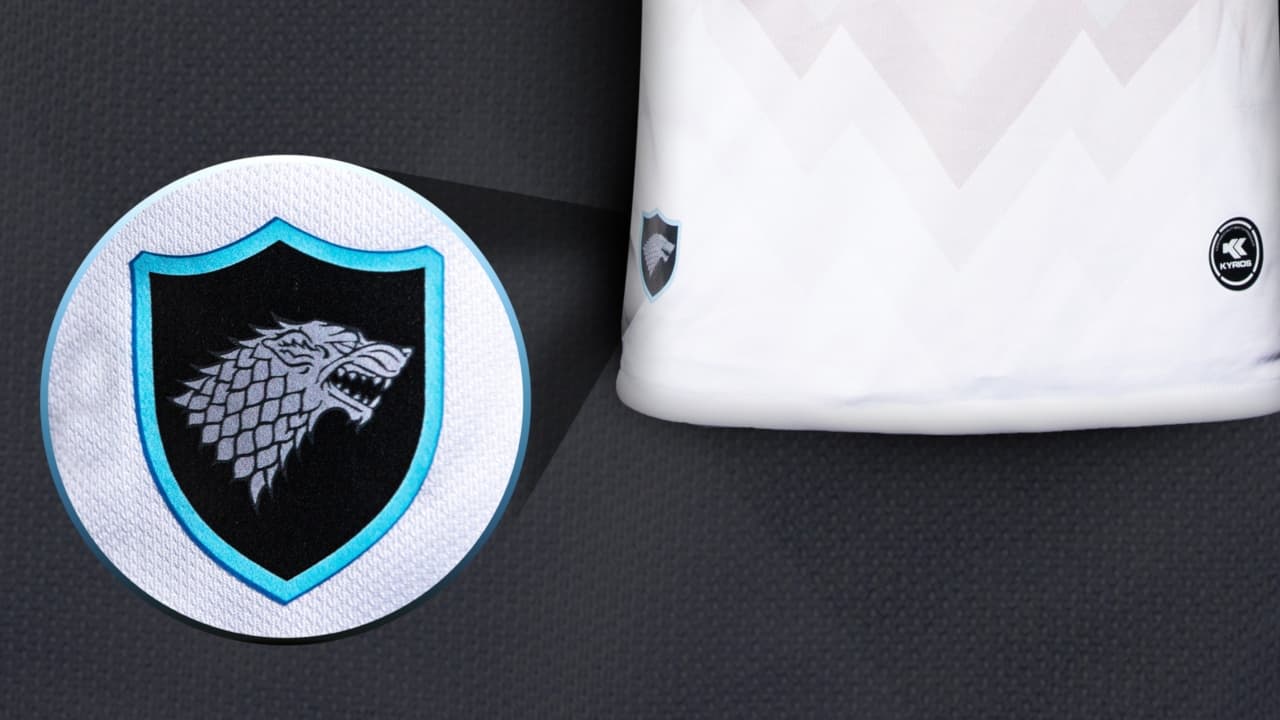 La siguiente es la playera de la Casa Stark y su lema "El Invierno Está Llegando".