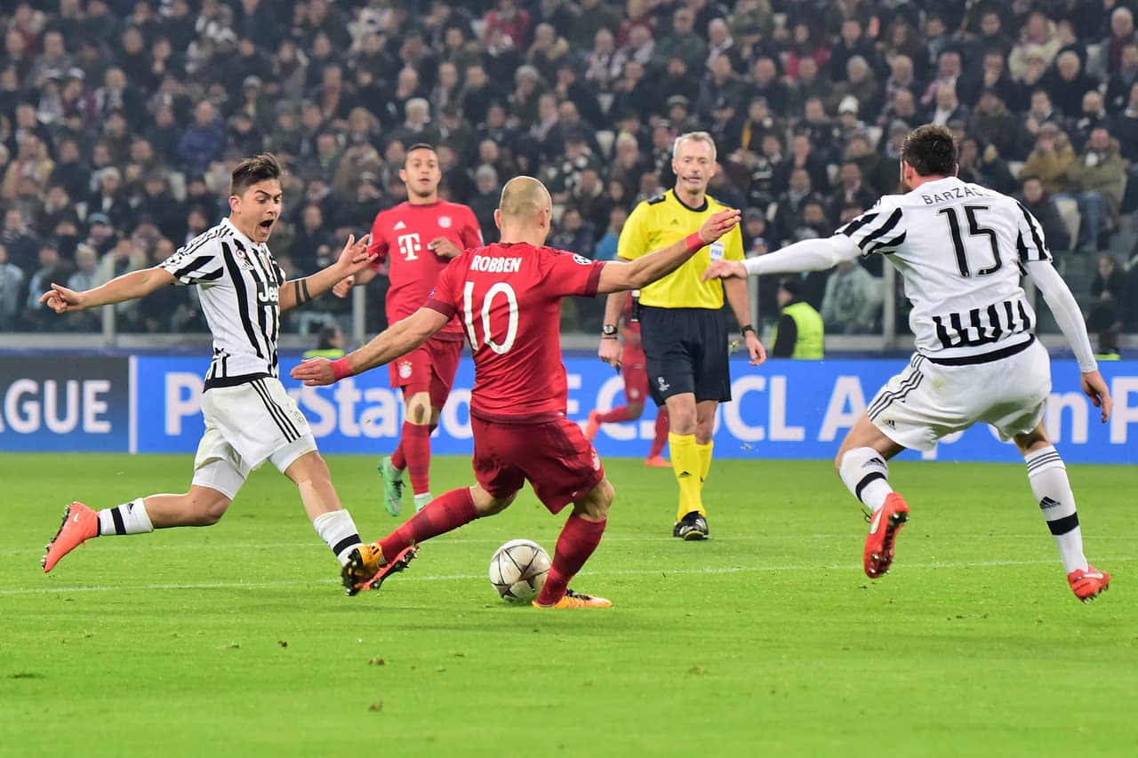 La tónica del partido se mantendría en el segundo tiempo con un Munich volcado al frente y con ocasiones claras de gol. Robben aprovecharía una de estas oportunidades para poner el 2-0.
