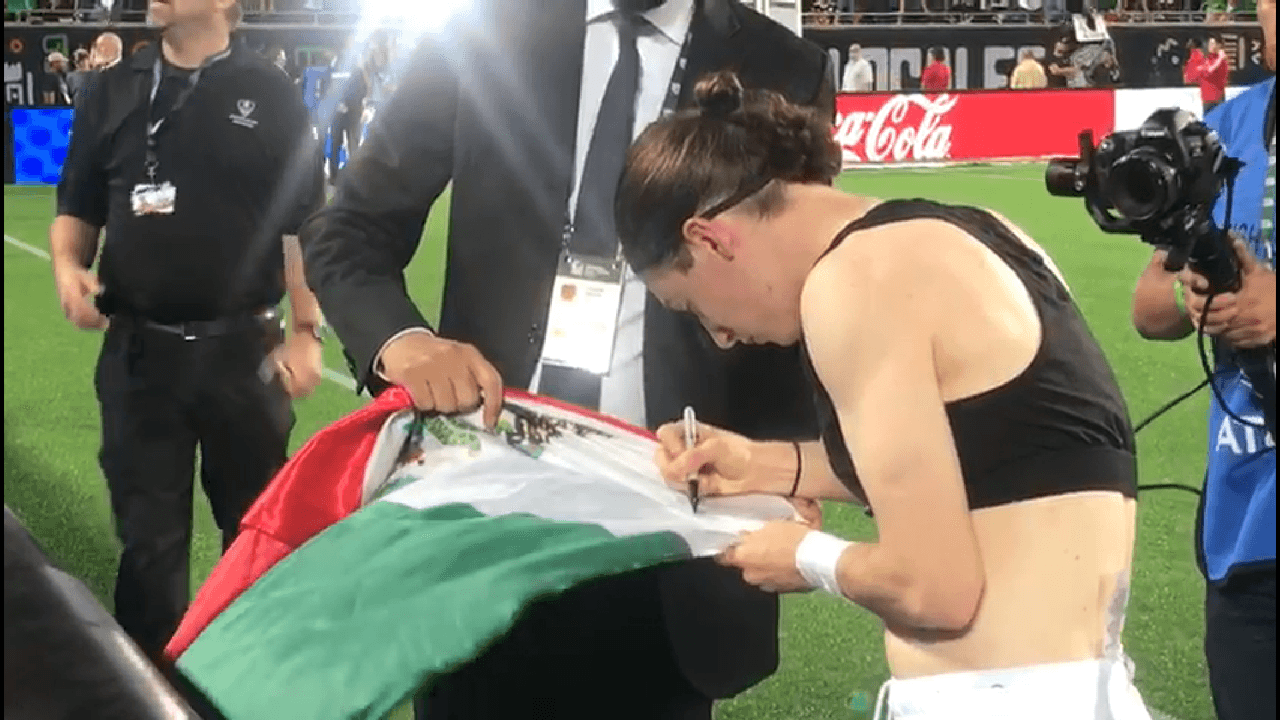 ¡Es un 'rockstar'! Afición mexicana no dejó en paz a Marcelo Flores