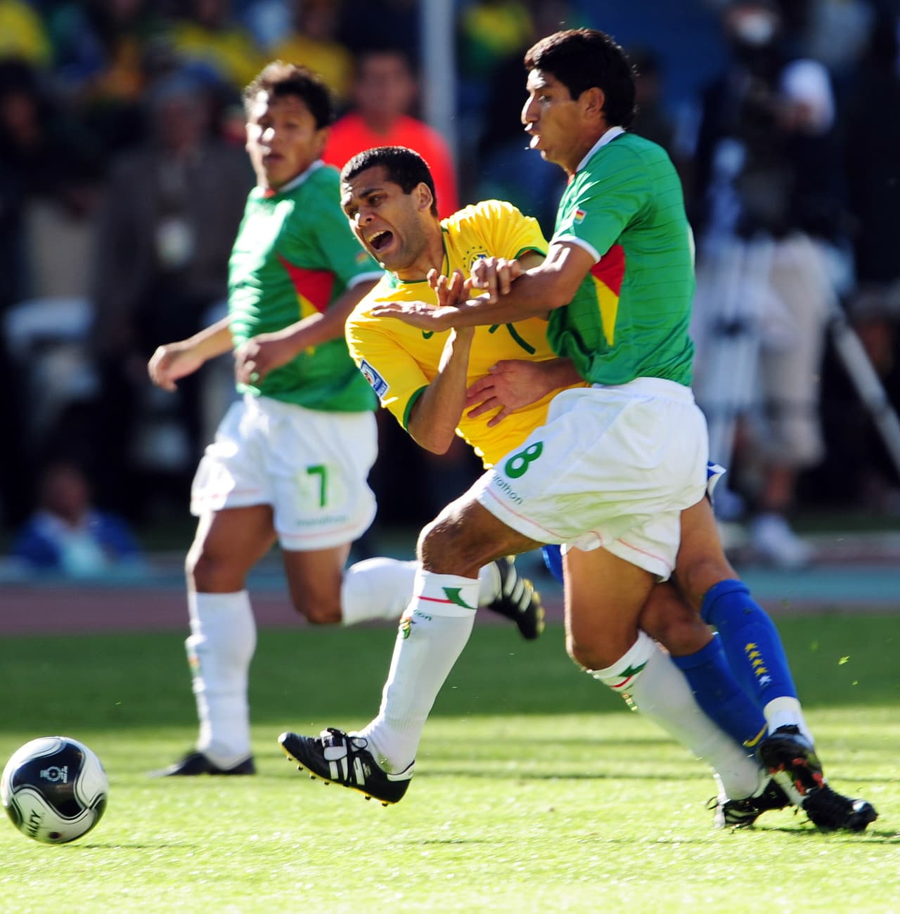 Edgar Olivares y Marcelo Moreno Martins anotaron para los locales, mientras que Nilmar puso el descuento. No fue goleada, pero sí sorpresa, ya que los brasileños estaban acostumbrados a ganar en todo lado.