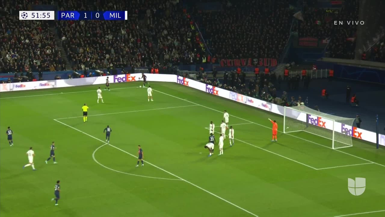 ¡TIRO ATAJADO! disparo por Ousmane Dembélé.