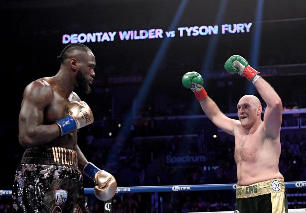El pasado 1 de diciembre de 2018 en Staples Center en Los Ángeles, California, Tyson Fury se midió ante Deontay Wilder por el cinturón de peso completo del WBC en una pelea que reivindicó de nuevo la categoría de los pesados, terminando en un polémico empate pero que deja claro que el 'Gypsy King' regresó no para dar lástima sino para algo más. Una pelea emocionante de principio a fin.