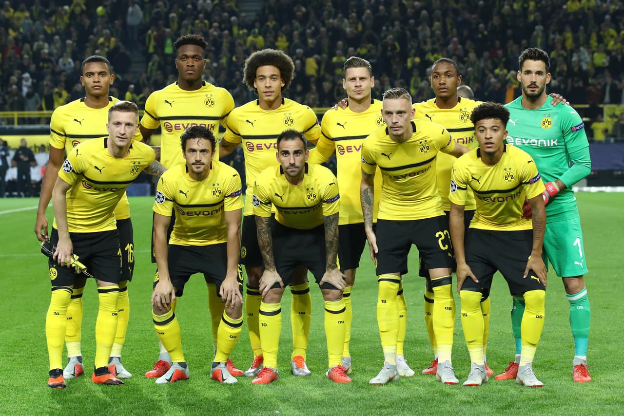 Burki, Piszczek, Akanji, Diallo, Zagadou, Delaney, Witsel, Wolf, Reus, Sancho y Alcacer fue el equipo titular de los locales.