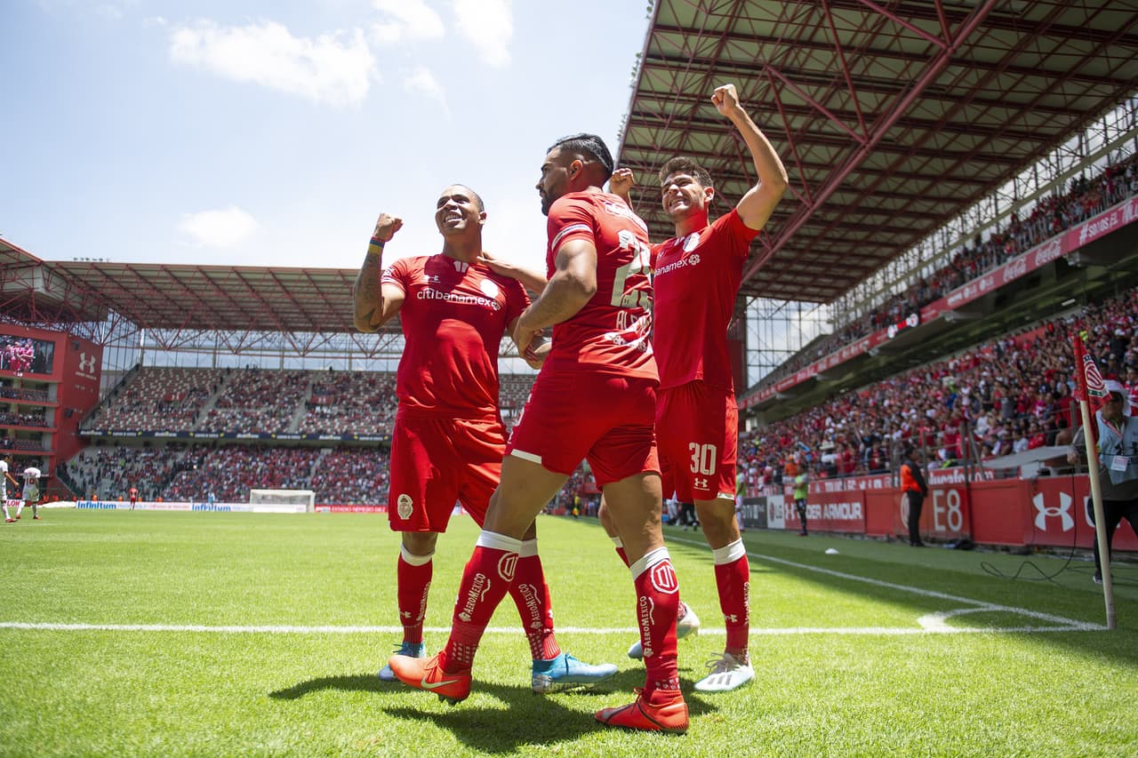 El Estadio Nemesio Diez celebra la victoria de los Diablos ante los Xolos de Tijuana.