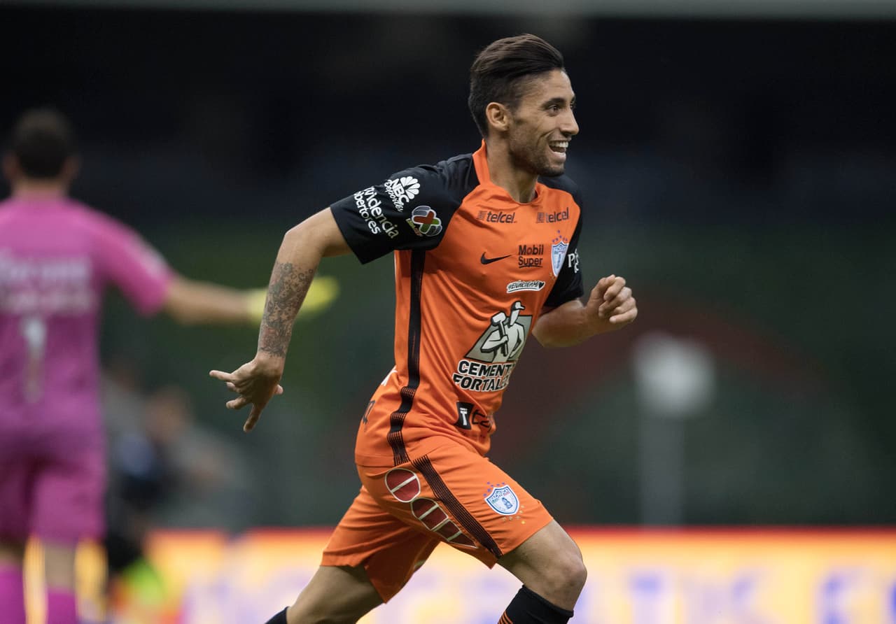 Se dice que Jonathan Urretaviscaya tiene un pie en Rayados, sin embargo su arribo se daría solo después del Mundial de Clubes.