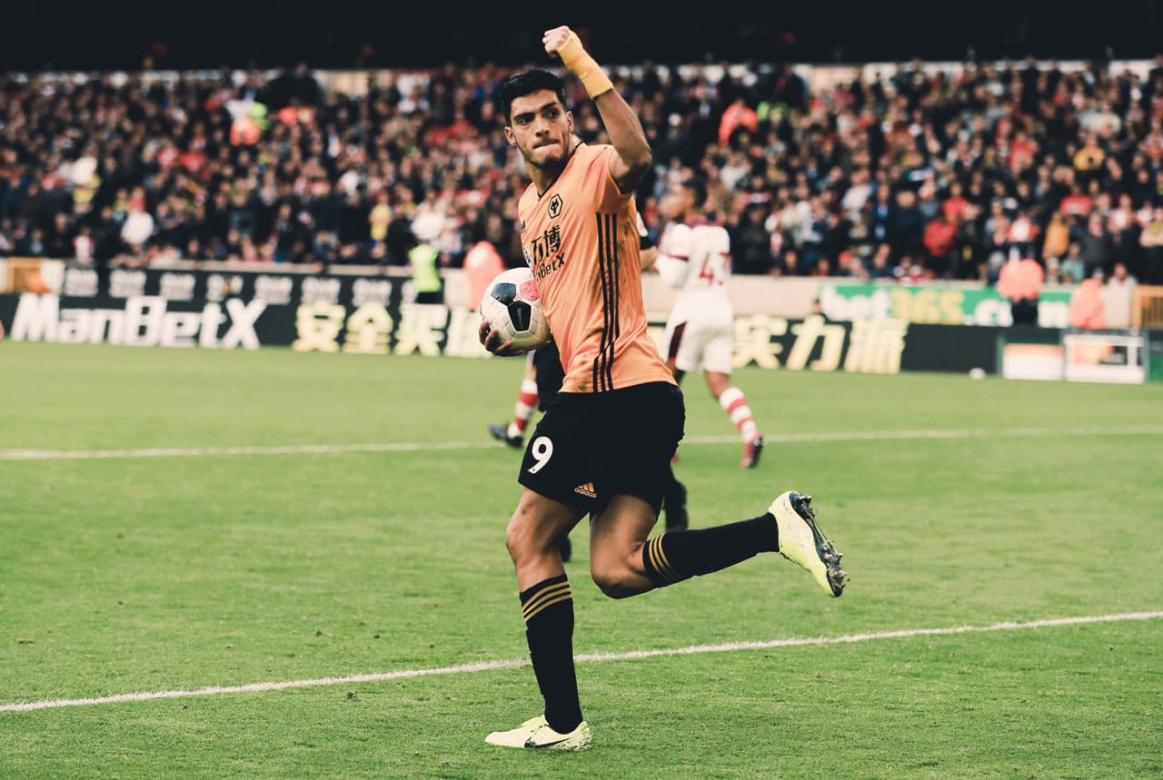 Raúl Jiménez anoto un penal al 61’ y evita la derrota de los Wolves.