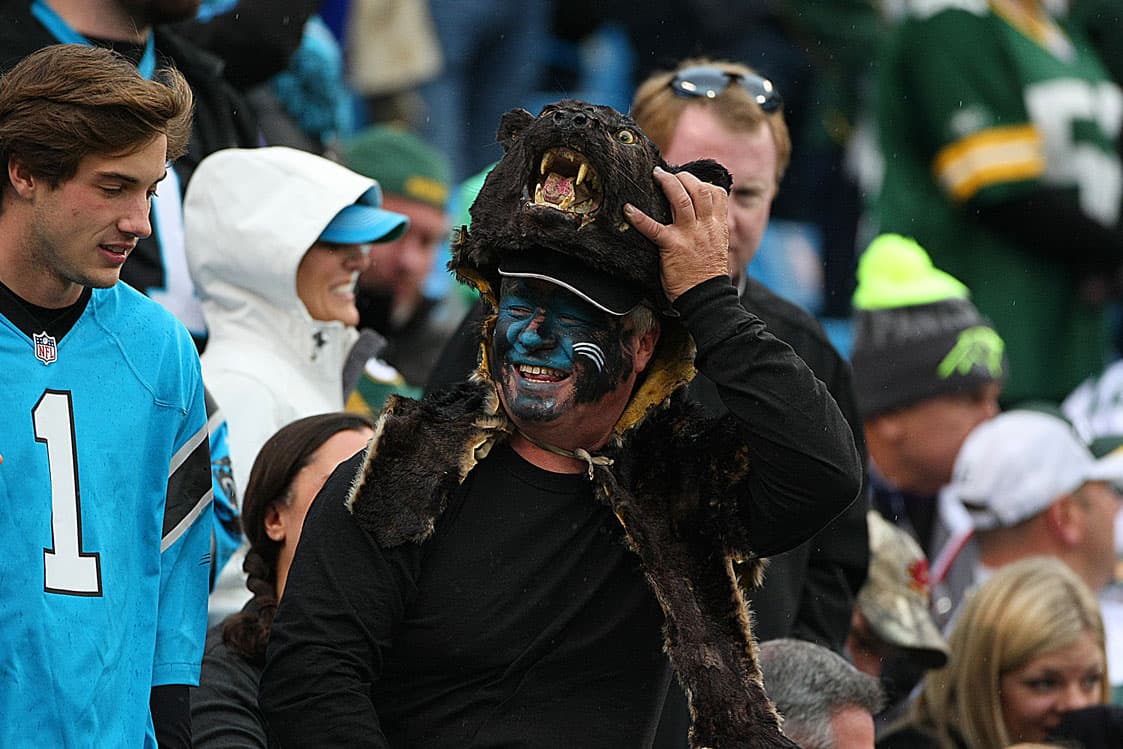 El juego entre Carolina y Green Bay de la semana 9 de la NFL tuvo varias imágenes que no se vieron en primera instancia, aquí te presentamos las mejores de ellas.