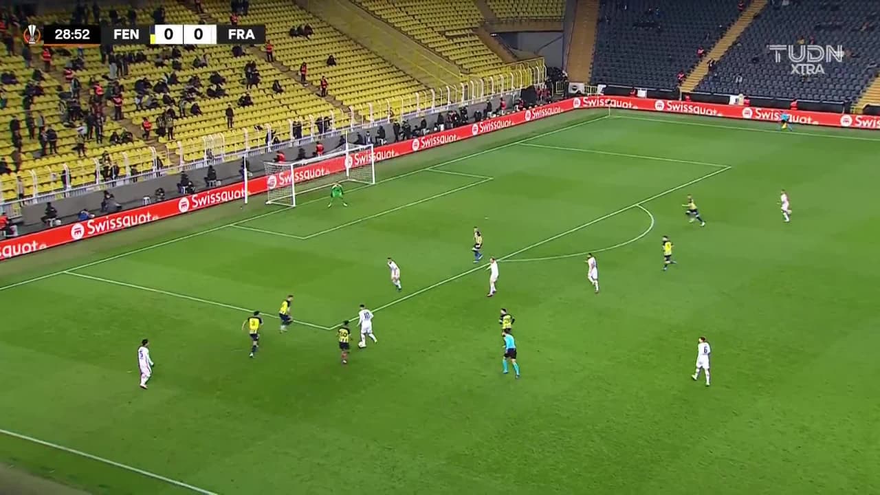 ¡GOL!  anota para Eintracht Frankfurt. Djibril Sow