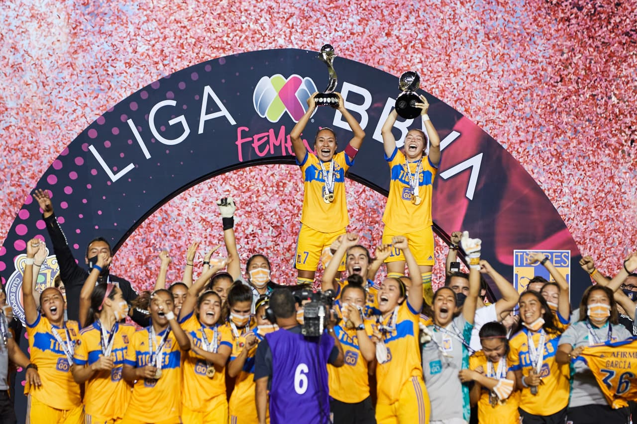 Tigres no dio oportunidad a las Chivas para reaccionar y con un contundente triunfo en la vuelta consiguió el bicampeonato.