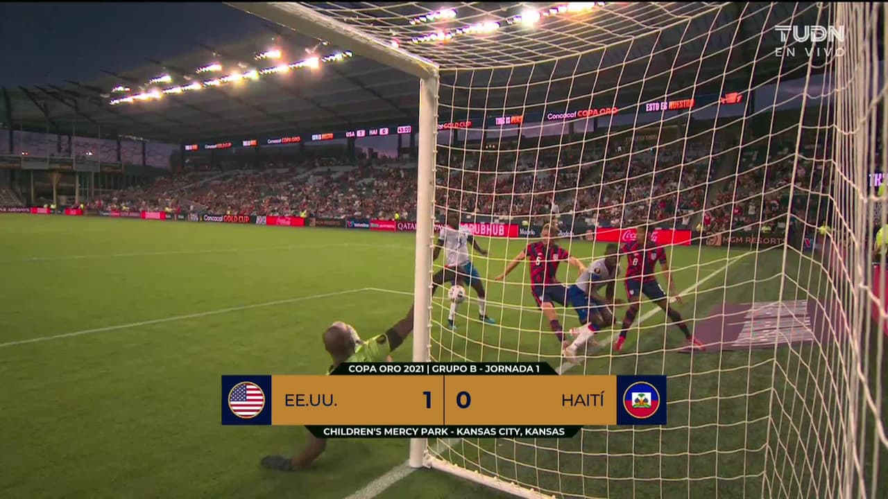 ¡TIRO ATAJADO! disparo por Walker Zimmerman.