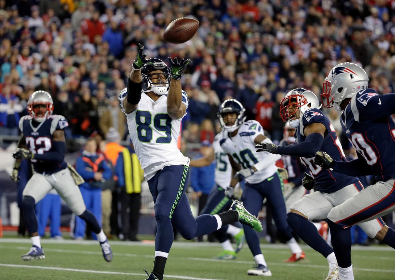 <b>Doug Baldwin – WR, Seattle Seahawks</b>
<br>Los Seahawks le pegaron a los Patriots en pleno Foxborough con una noche estelar para Doug Balwin que atrapó tres pases de anotación por tercera vez en su carrera. El receptor favorito de Wilson - debido a su seguridad de manos - atrapó seis pases para 59 yardas y tres touchdowns en la victoria de Seattle 31-24 en New England. Baldwin llegó a cinco conquistas de las diagonales en el año y espera esto sea el parteaguas para retomar su excelente nivel de la campaña anterior donde acabó con 14.