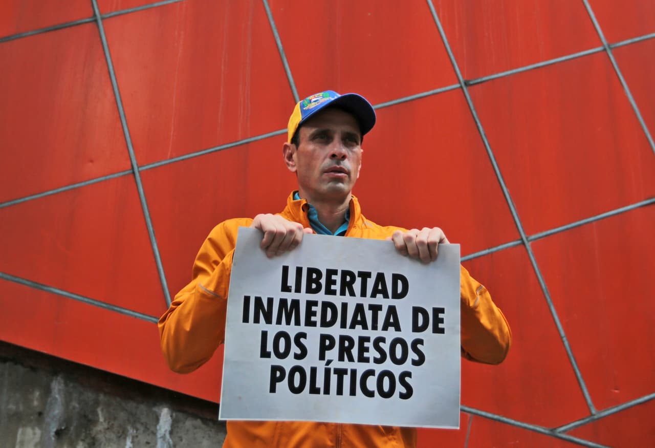 "El que defiende a Maduro que venga a Venezuela. A Maradona yo lo llevo a los barrios para que hable con los ciudadanos de a pie", dijo el venezolano Enrique Capriles.