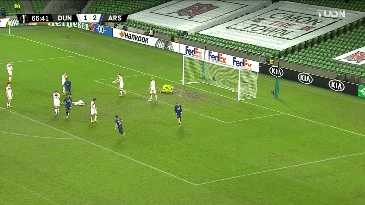 ¡GOOOL! Joseph Willock anota para Arsenal.