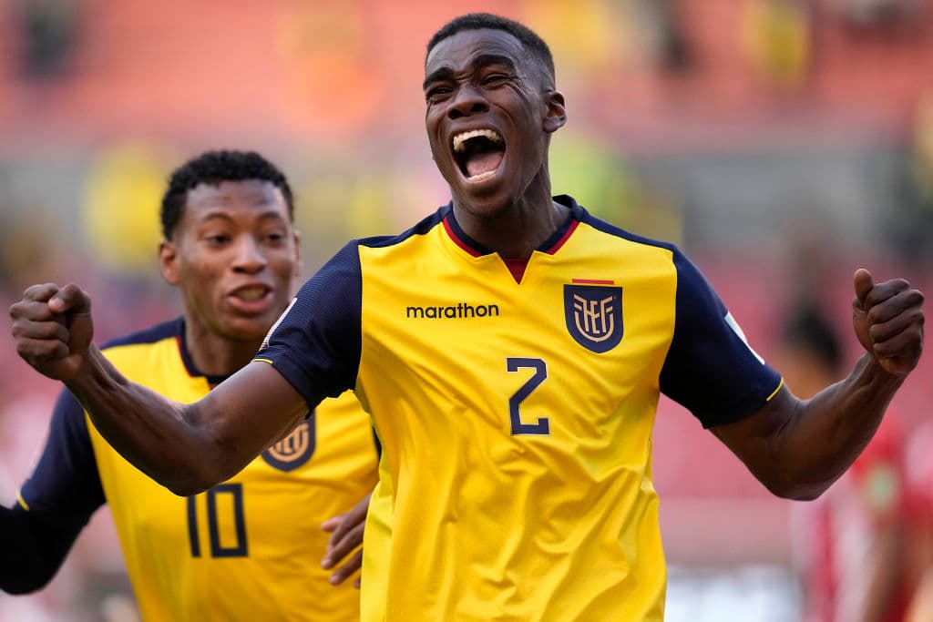 Con goles sobre la hora de Félix Torres y Michael Estrada, Ecuador vence a Paraguay en casa y llegan a 12 puntos.