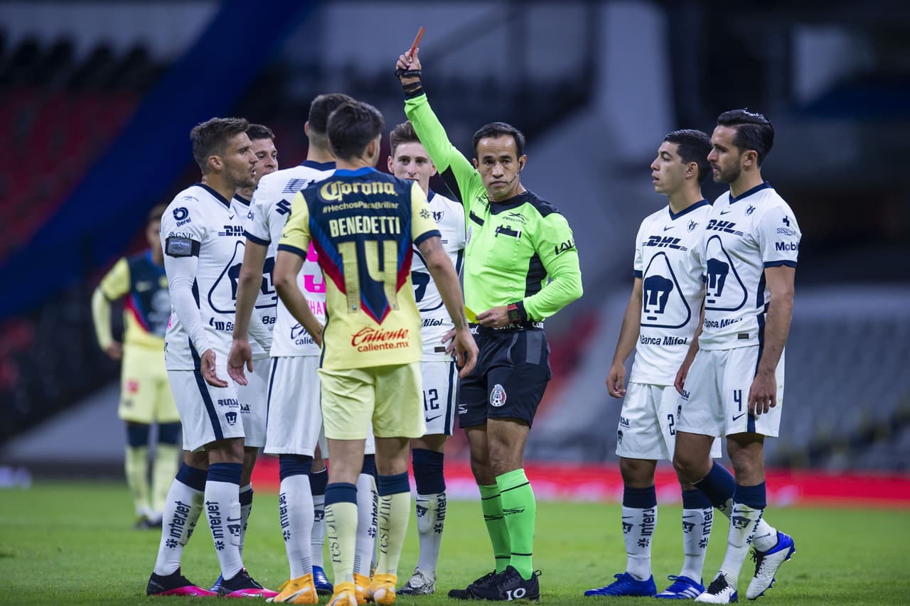 Iniestra pide disculpas por mano que provocó empate de América