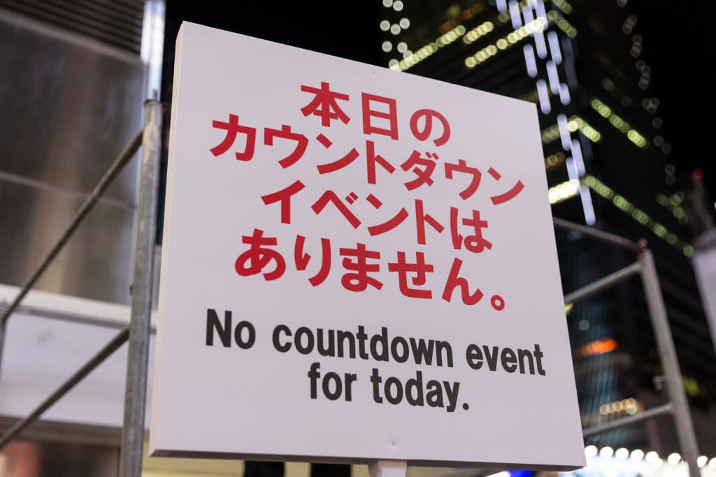 En Tokio se suspendió la cuenta regresiva para recibir el Año Nuevo.