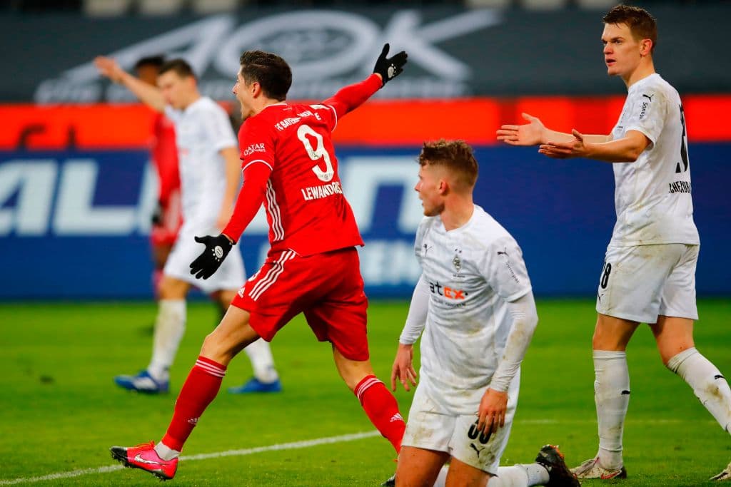 Lewandoswki (20’) abrió el marcador por la vía penal y Goretzka (26’) crecía la diferencia. Hofmann (35’, 45’) empató el partido y Neuhaus (49’) dio vuelta al marcador. El siguiente compromiso de los bávaros en la Bundesliga será recibiendo al Friburgo.