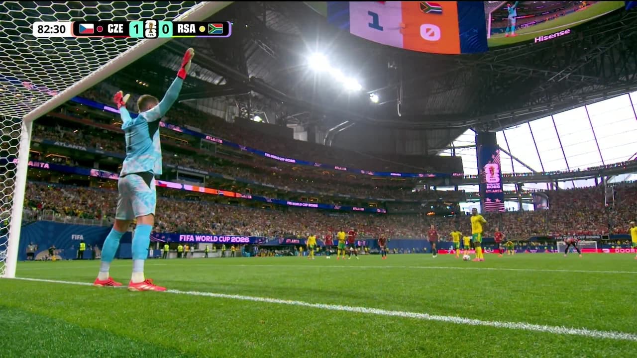 ¡GOL!  anota para Sudáfrica. Teboho Mokoena