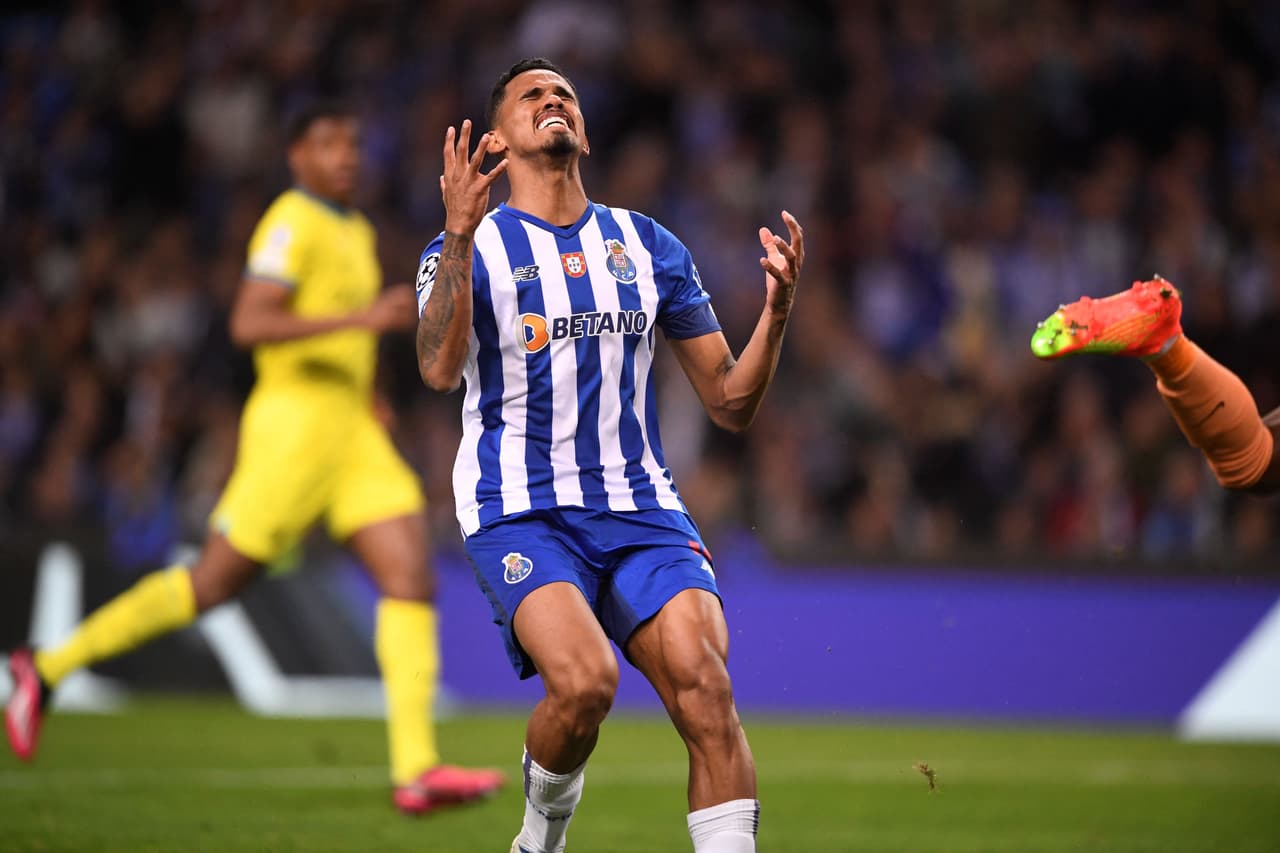 FC Porto estuvo muy cerca del gol, pero el juego acabó 0-0 e Inter Milán hizo válido su triunfo en la ida para avanzar a los Cuartos de Final de la UEFA Champions League.