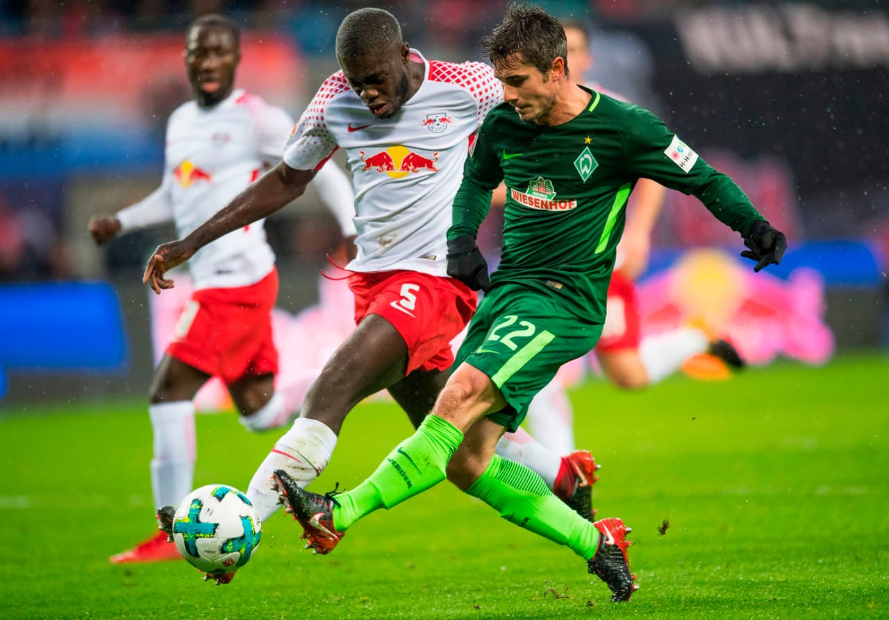 Dayot Upamecano es un sólido defensa central francés de 19 años que ha tenido una destacada actuación con Leipzig de Alemania.