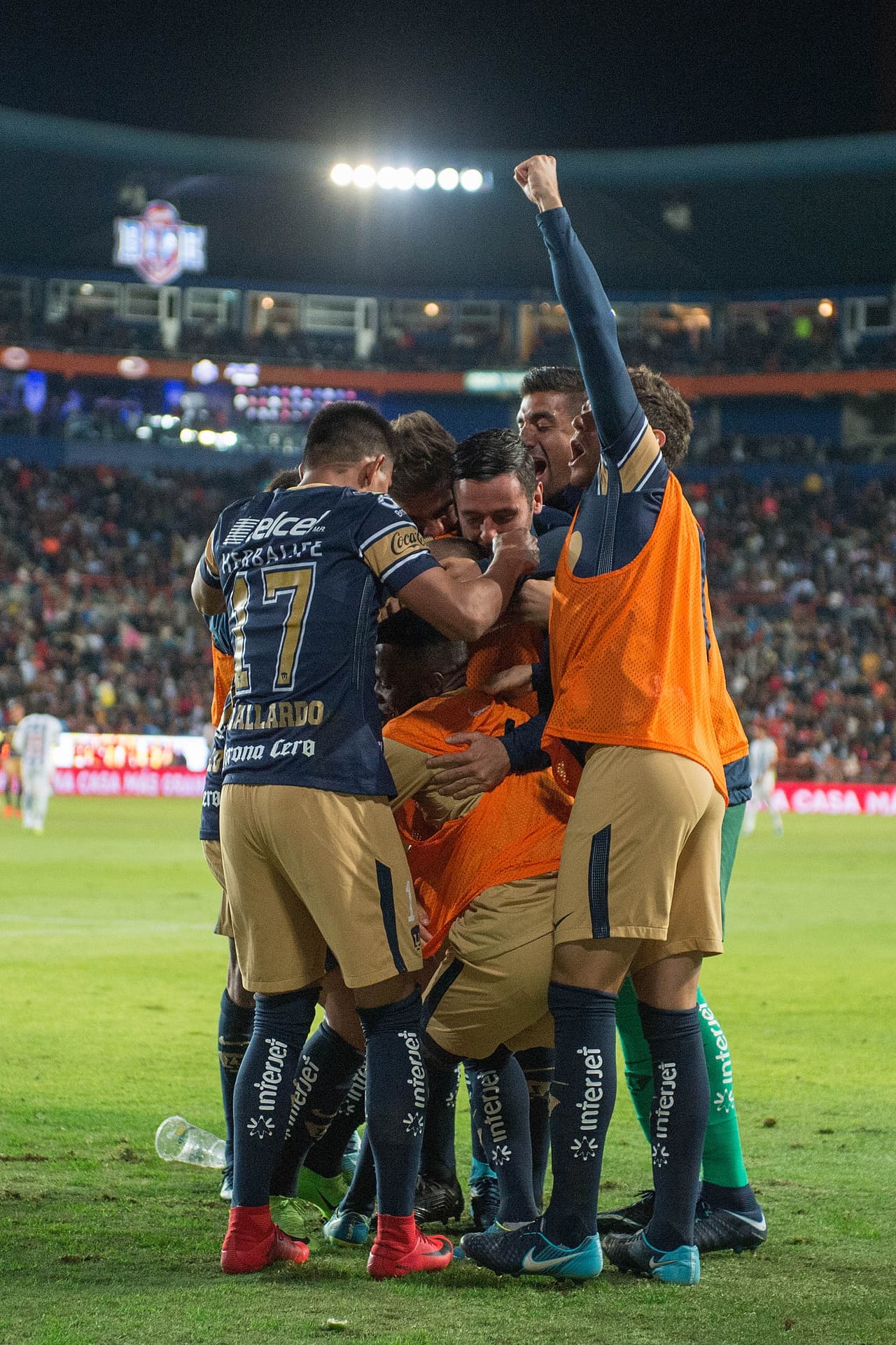 Al minuto 53 se empató el partido. Jesús Gallardo empujó un balón que quedó suelto tras un mal rechace de 'Poncho' Blanco.