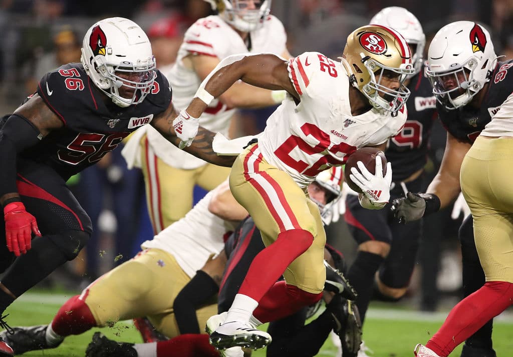 Los 49ers se confirman como candidatos al título, vencen 28-25 a los Cardinals que al final complicaron al equipo de Garoppolo.