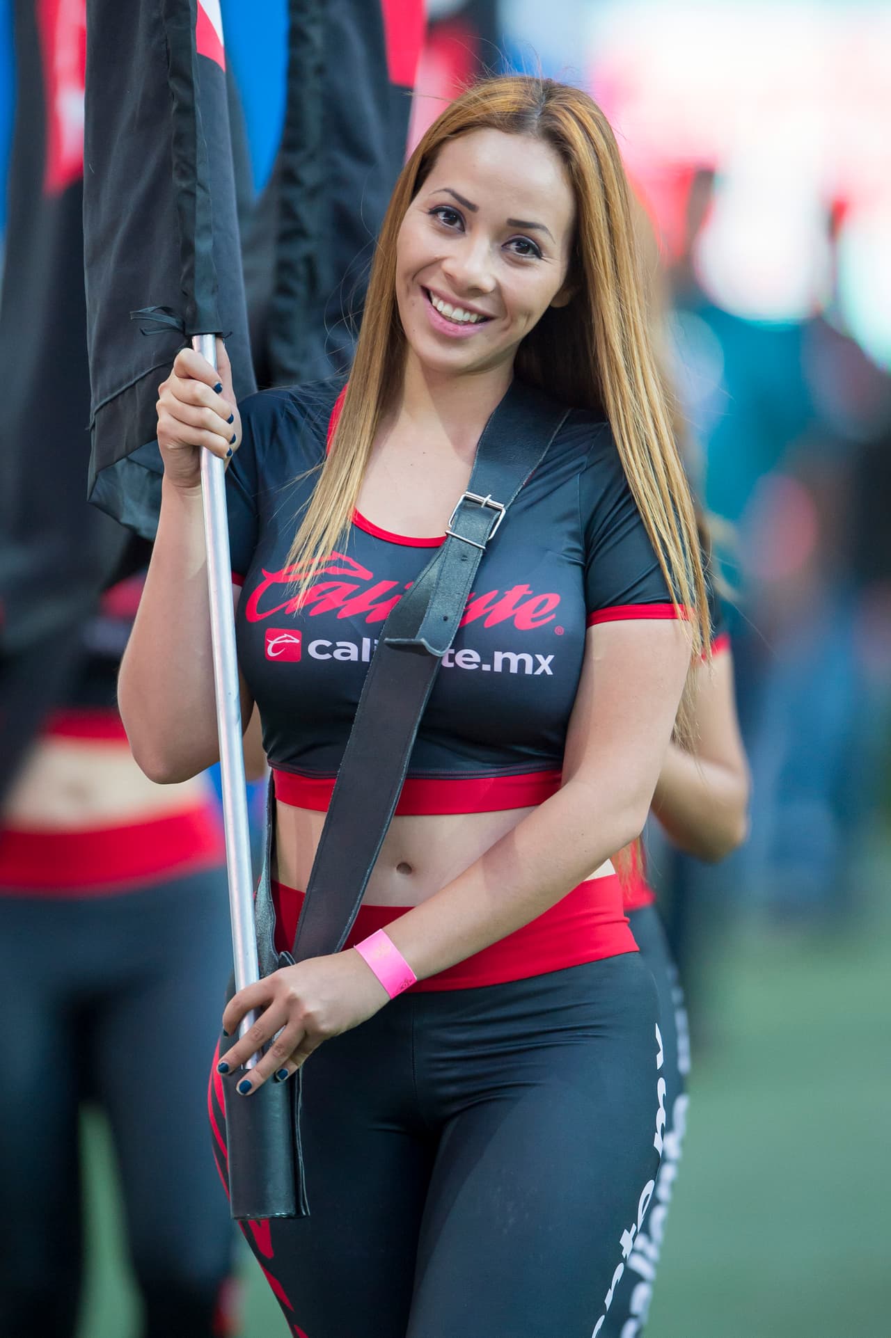 La final de la Copa MX en Guadalajara entre Chivas y Morelia se vio enmarcada por el colorido característico de este tipo de encuentros, con la belleza de porristas y fanáticas, y con la fiesta que se vive en las tribunas.