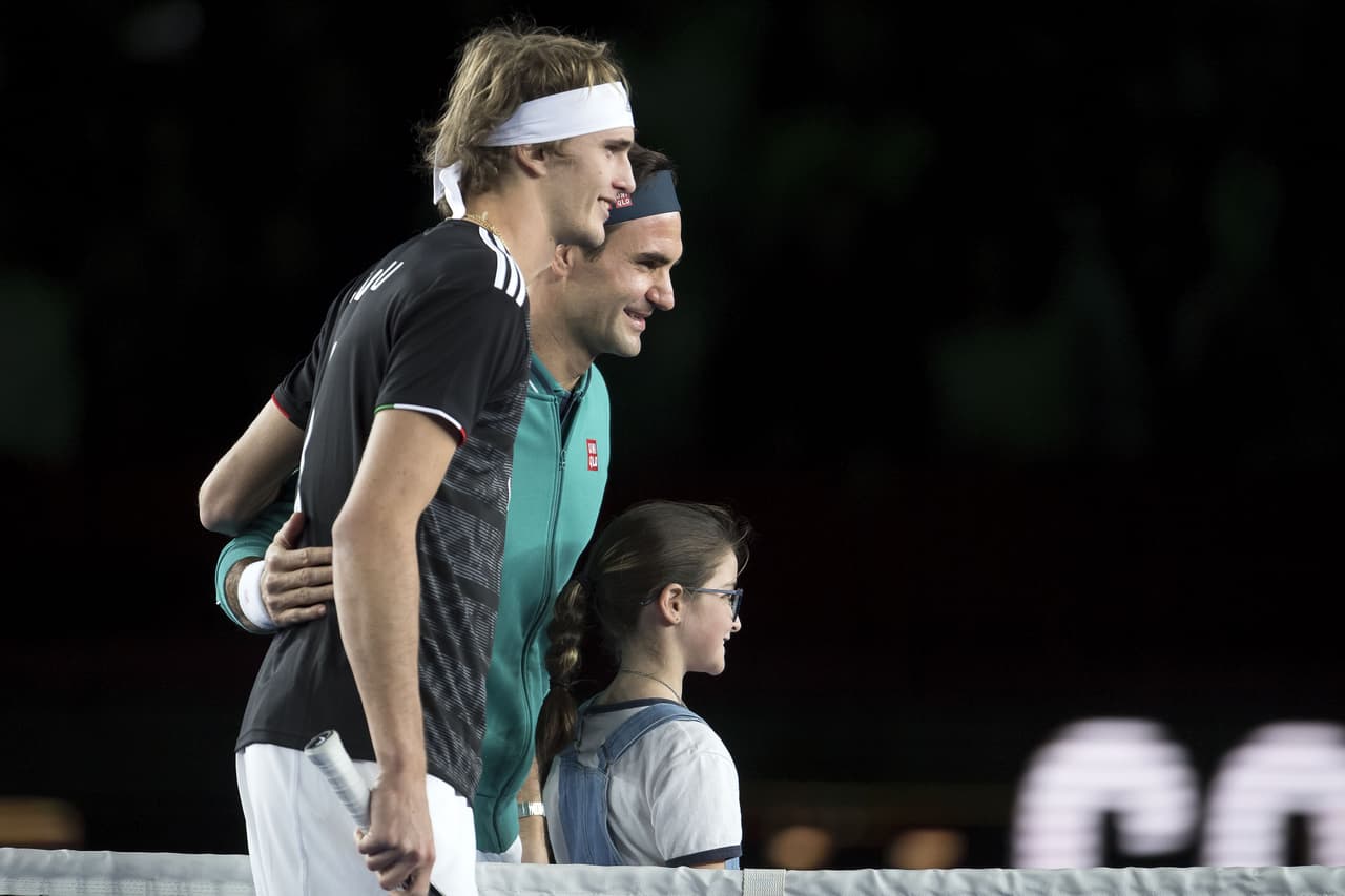 Roger Federer se impuso 2 sets a 1 ante Alexander Zverev en un juego de exhibición que representó una fiesta total en la Plaza de Toros México.