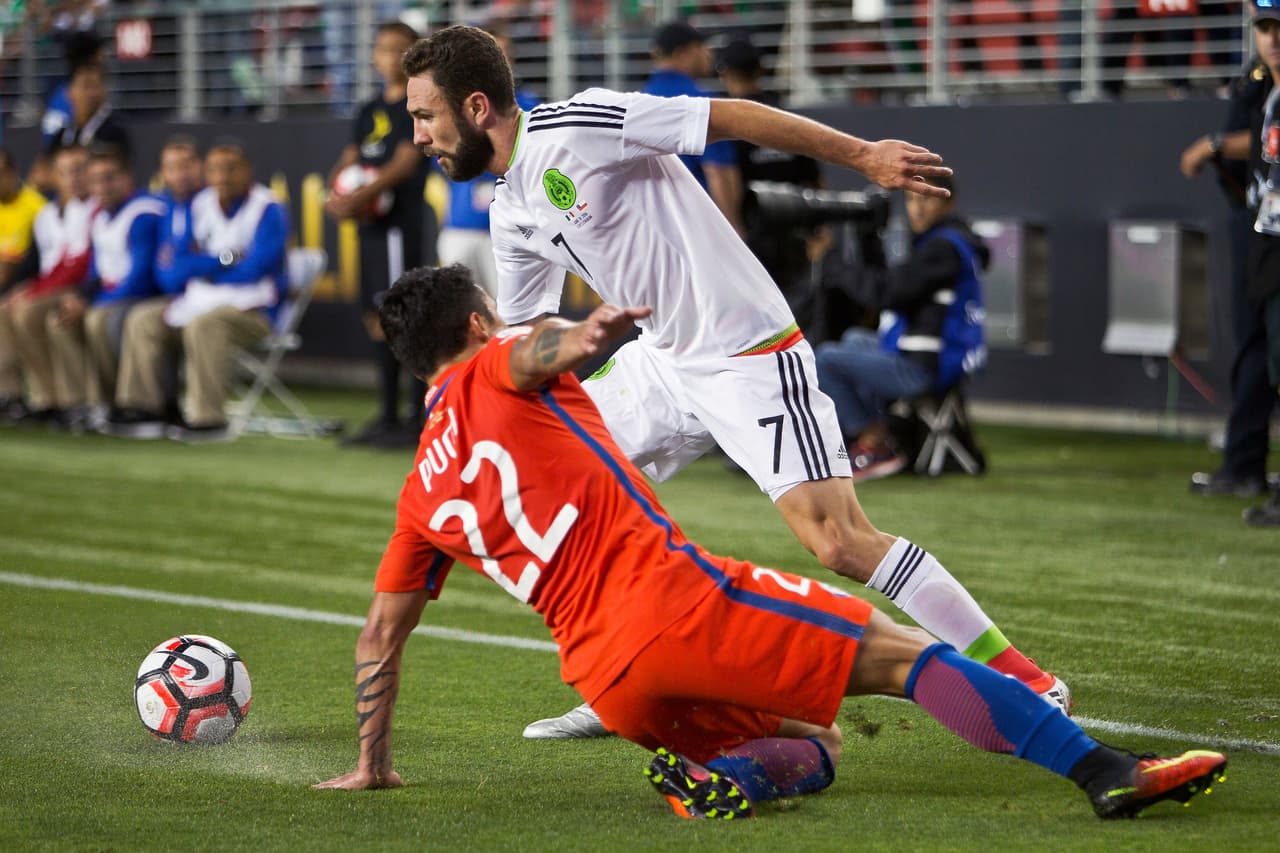 Miguel Layún ante Chile