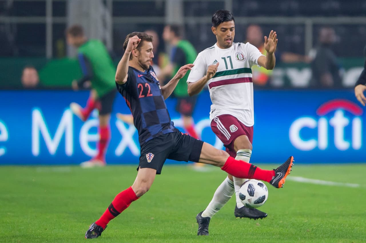 Tan solo a cinco minutos de iniciar el complemento, Carlos Vela tuvo una ocasión de gol que mandó a las nubes.