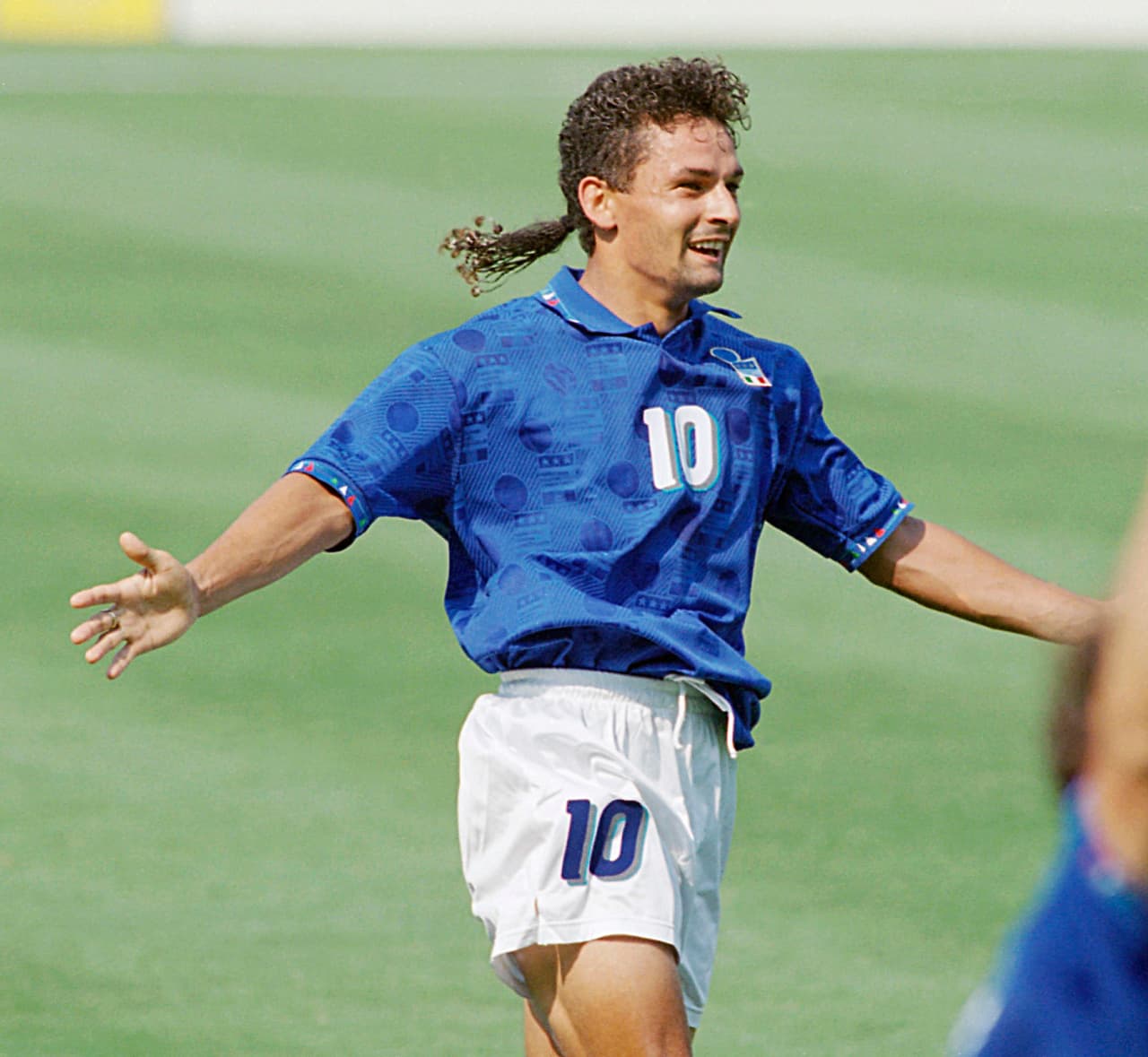 3. Roberto Baggio (Estados Unidos 1994) - El goleador italiano no solo fue famoso en ese verano por fallar el penal decisivo en la final ante Brasil, sino por su curioso corte de cabello. Quizás fue el primer futbolista en llevar la popular 'rat-tail'