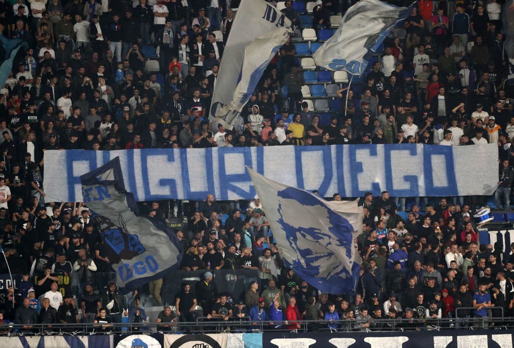 Los napolitanos quieren mucho a Maradona, quien les dio dos campeonatos de Italia y uno de Europa.