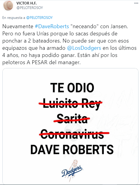 Tras la decisión del Manager de los Dodgers, Dave Roberts, de sacar al mexicano Julio Urias iniciando la quinta entrada, las redes sociales se incendiarion y reaccionaron de esta forma.