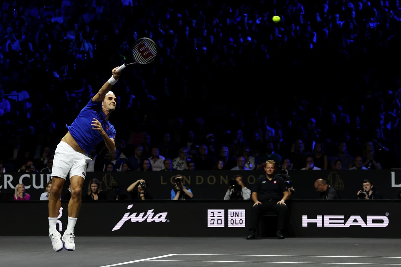 El tenista suizo dijo adiós al tenis tras disputar su último partido profesional en el marco de la Laver Cup 2022 en un día para la historia del deporte.