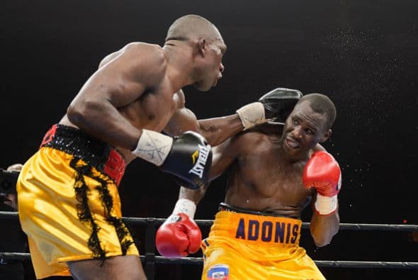 El camerunés intentó por muchos medios, pero la calidad del campeón era mucha.