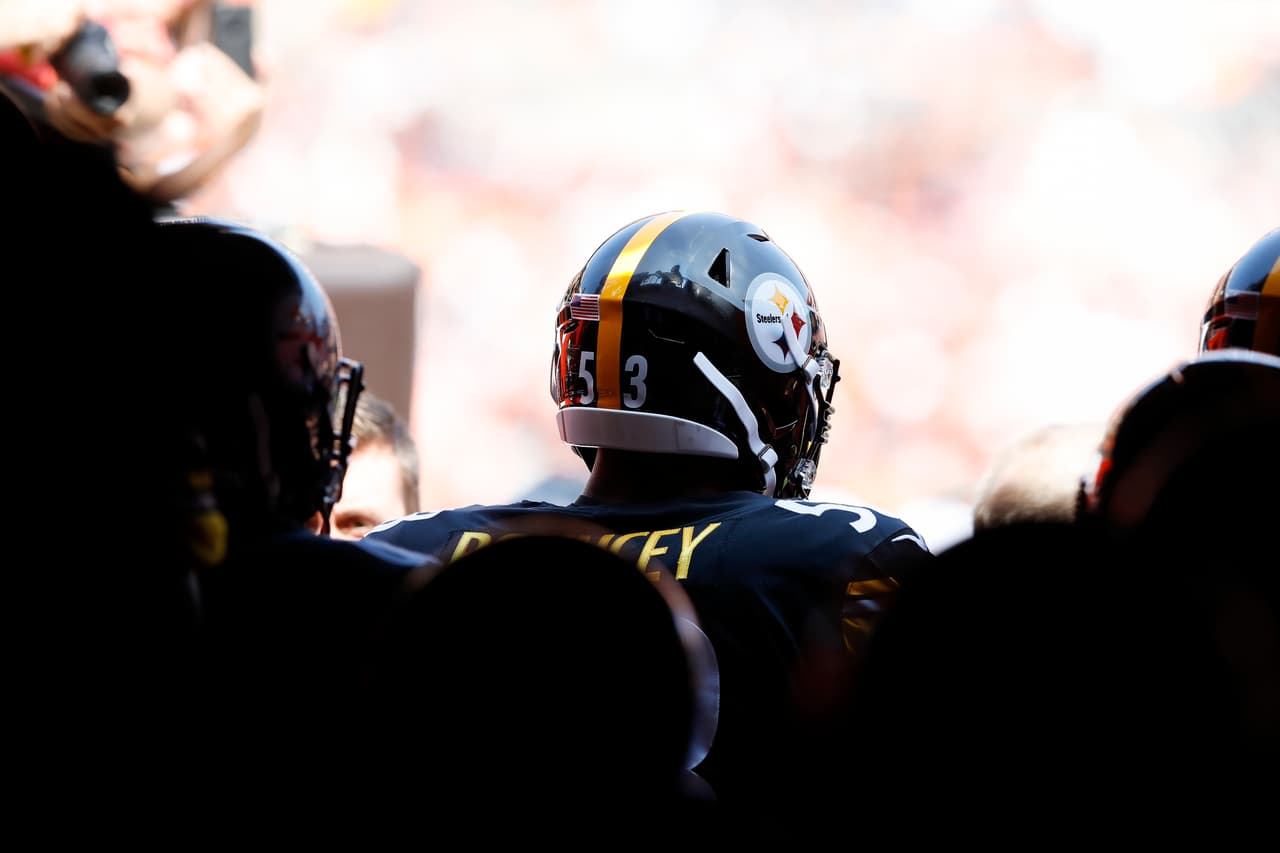 Pittsburgh Steelers center Maurkice Pouncey (53) looks on before running out of the towel prior an NFL football game against the Cleveland Browns on Sunday, Sept. 10, 2017 in Cleveland. Pittsburgh won 21-18. (Aaron M. Sprecher via AP)