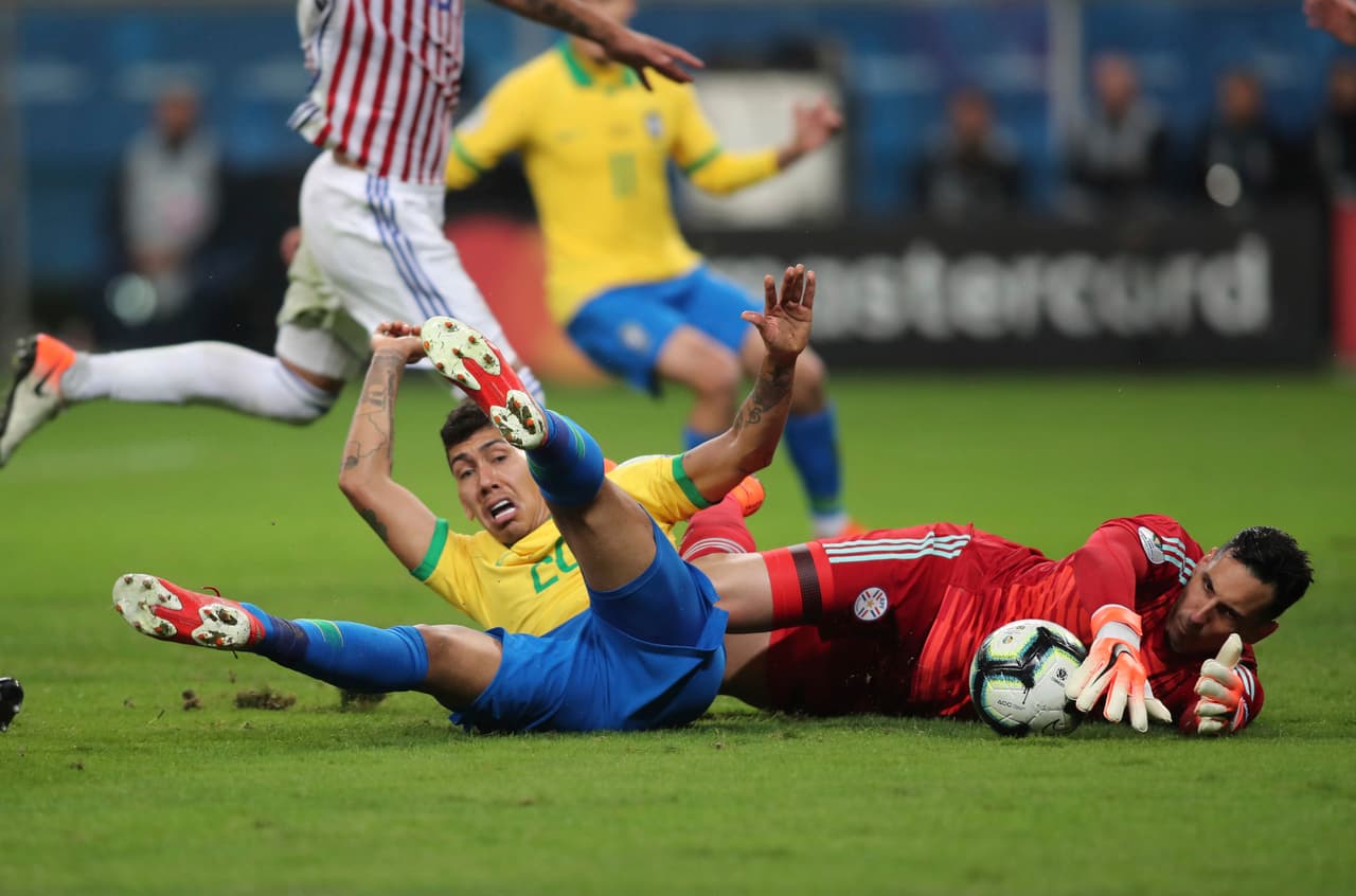 Brasil tuvo un 70 por ciento de posesión del esférico y estuvo encima del área paraguaya pero no logró hacer el gol que marcara la diferencia.