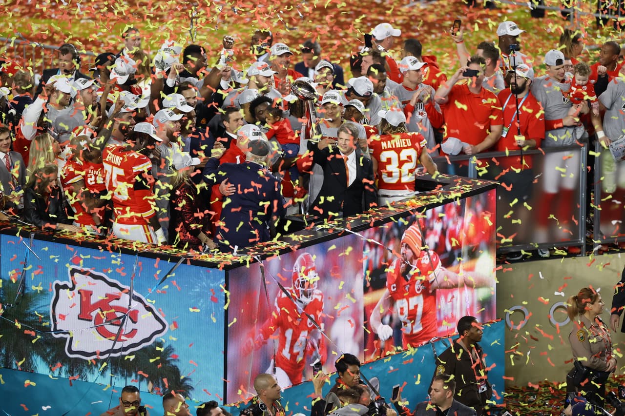 Así se gestó la heróica victoria de los Chiefs en el Super Bowl LIV tras anotar 21 puntos sin respuesta en el último cuarto para obtener su segundo título de Super Bowl en la historia de la franquicia. Los 49ers se quedan en la orilla y la espera sigue luego del último Vince Lombardi en 1995.