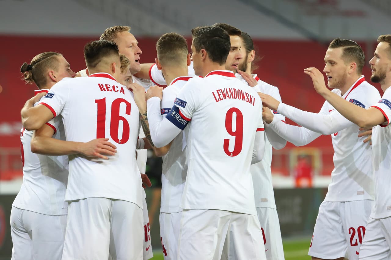 Los neerlandeses le dieron vuelta al partido sobre la recta final; ambos concluyen su participación en la justa europea. | Jozwiak (5’) abrió el marcador para Polonia. Depay (77’) igualó y Wijnaldum (84’) dio vuelta al marcador. Neerlandeses y polacos se despiden de la justa tras conseguir 11 y 7 unidades, respectivamente.