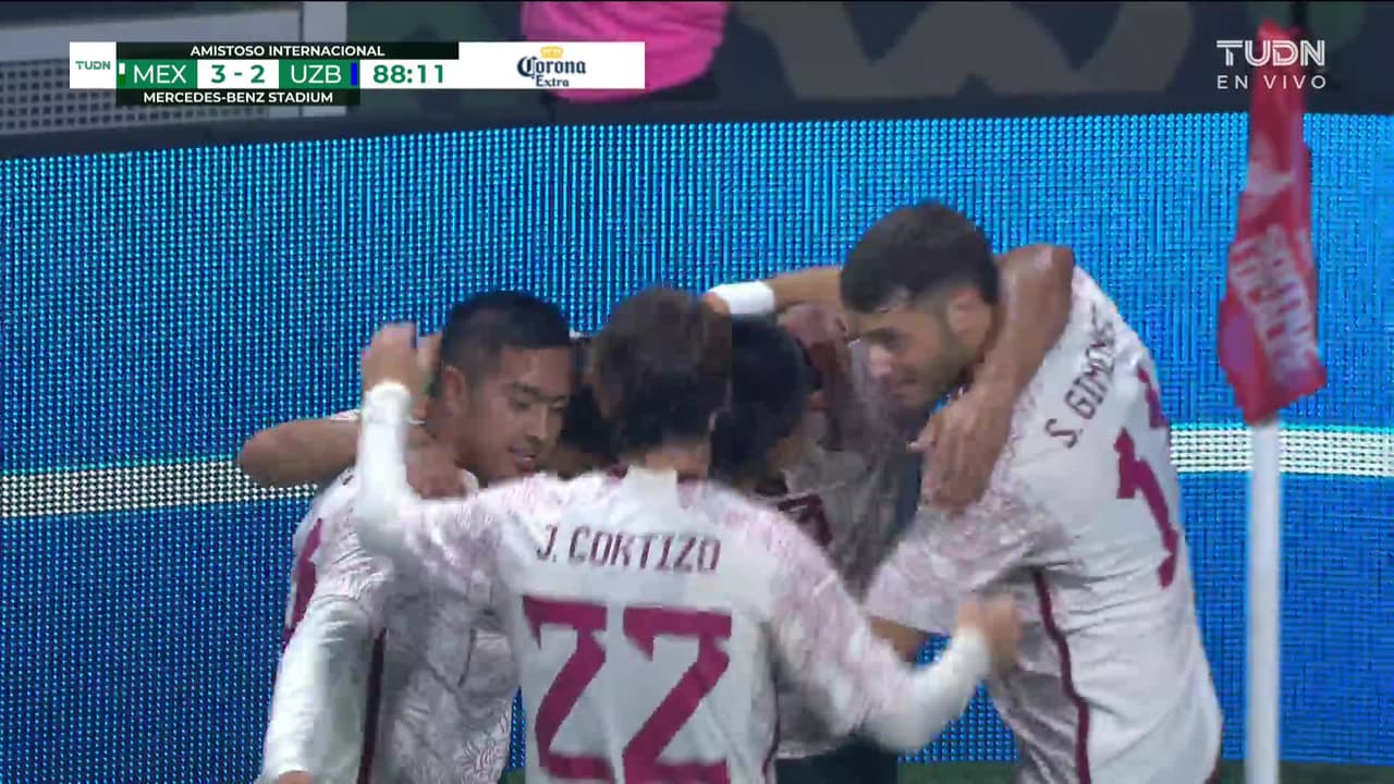 ¡GOL!  anota para México. Uriel Antuna