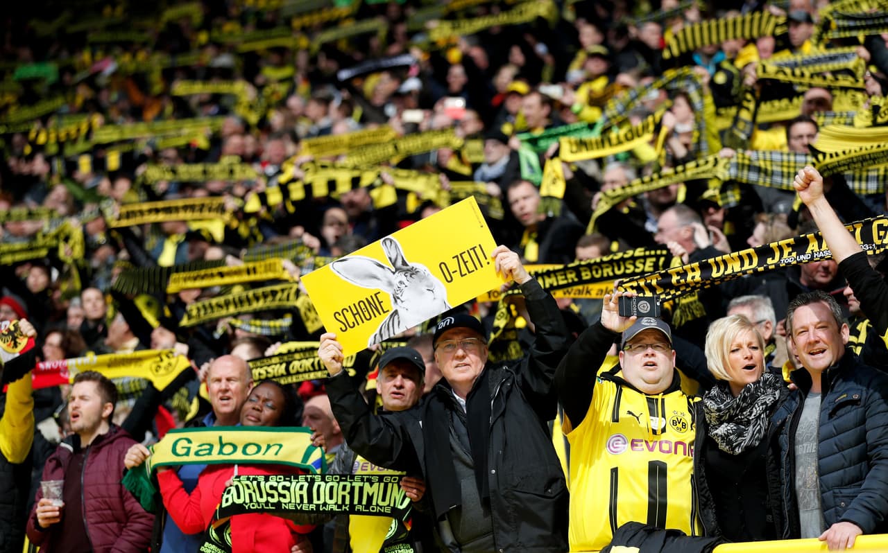 En las graderías el ambiente era el ideal para una tarde llena de goles y buen fútbol, lo cual se confirmaría al finalizar los 90 minutos.