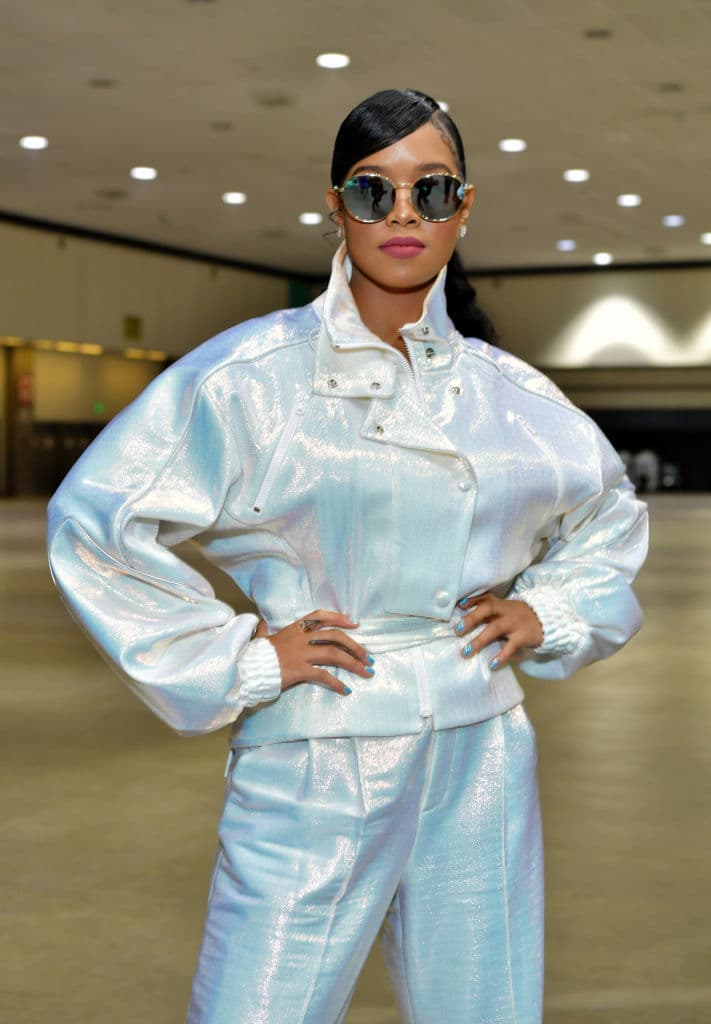 Jazmine ha recibido 12 nominaciones al Grammy y ya le ha escrito canciones a otras estrellas como Mary J. Blige, Jennifer Hudson y Monica.