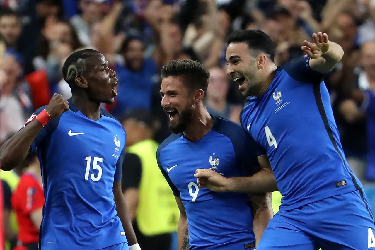 Francia derrotó 2-1 a Rumania en el partido inaugural de la Eurocopa 2016.