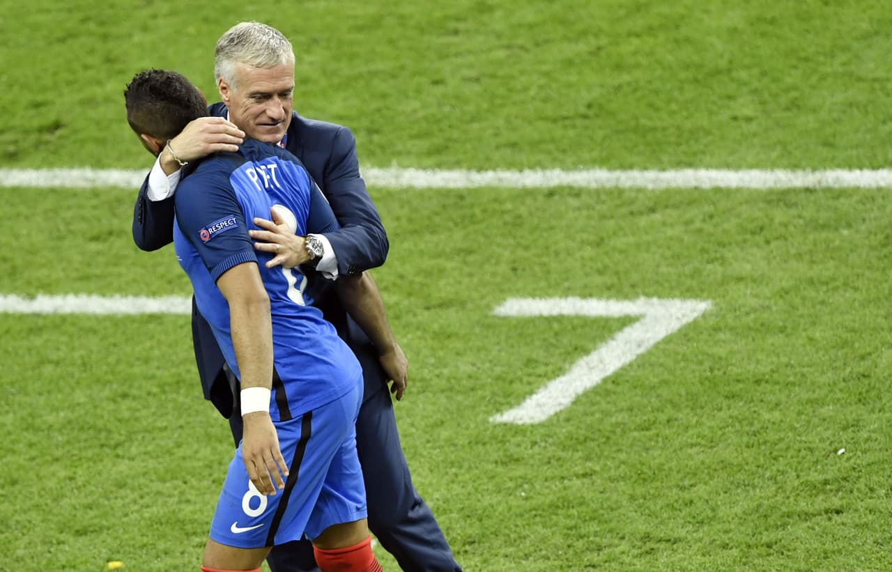 Francia derrotó 2-1 a Rumania en el partido inaugural de la Eurocopa 2016.