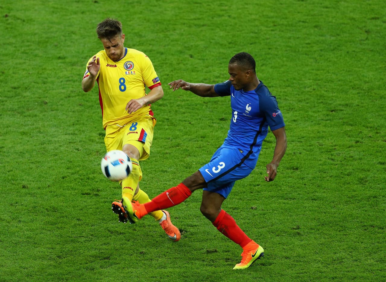 Francia derrotó 2-1 a Rumania en el partido inaugural de la Eurocopa 2016.