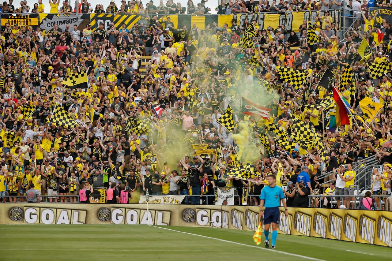 El sábado, Columbus Crew SC derrotó 2-0 a Chicago Fire FC. Una multitud se congregó para despedir en el Historic Crew Stadium al estadio que ha sido su sede durante muchos años.