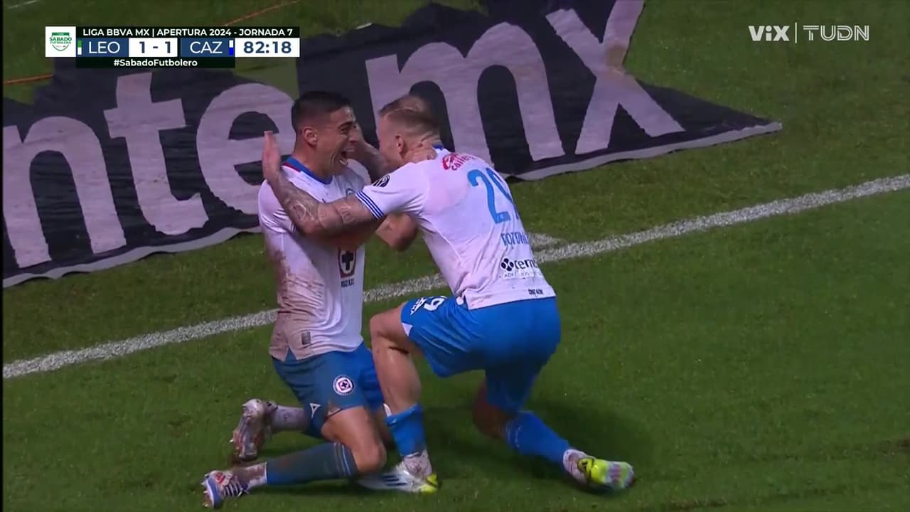 ¡Gol de Cruz Azul! Rotondi de fuera del área con la voltereta
