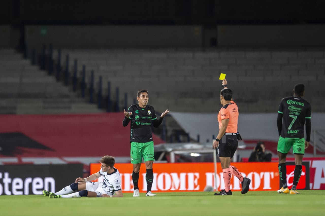 Con gol de Juan Dinenno desde los once pasos, los Pumas vencen 1-0 a Santos y se quedan con los tres puntos. Pumas rompe una mala racha de seis partidos sin ver la victoria y Santos se queda en la quinta posición del torneo.