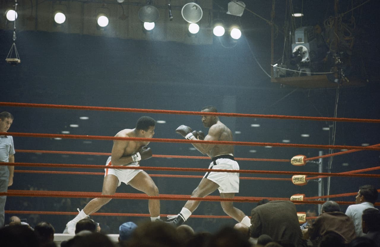 El combate del 25 de febrero de 1964 en Miami Beach era uno de los más esperados porque estaban en juego los títulos pesados de The Ring, WBA y WBC.